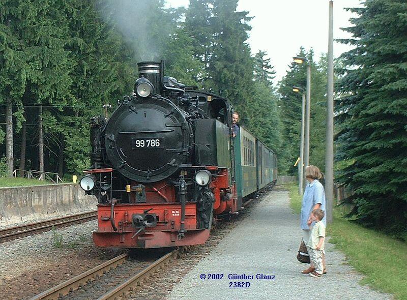 Lok 99 786 mit Personenzug am 23.06.2002 in der Haltestelle Vierenstrae.