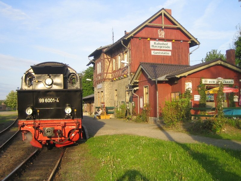 Lok 996001 im Bahnhof Harzgerode am 14.05.2009