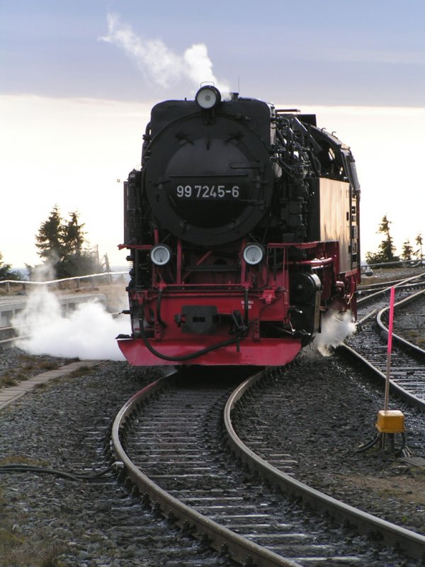 Lok 997245-6 beim Rangieren.(Brocken am 26.11.2006)