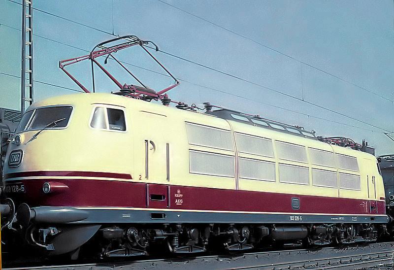 Lok der Baureihe 103 vom Bw Frankfurt abgestellt im Bw Hagen Eck ca.1971