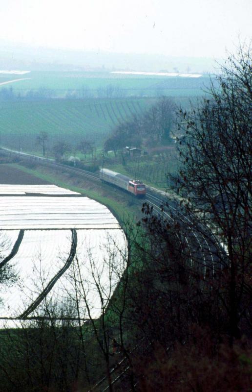 Lok der Baureihe 110 mit E 3056 am 13.07.1992 im Neckartal zwischen Lauffen und Nordheim