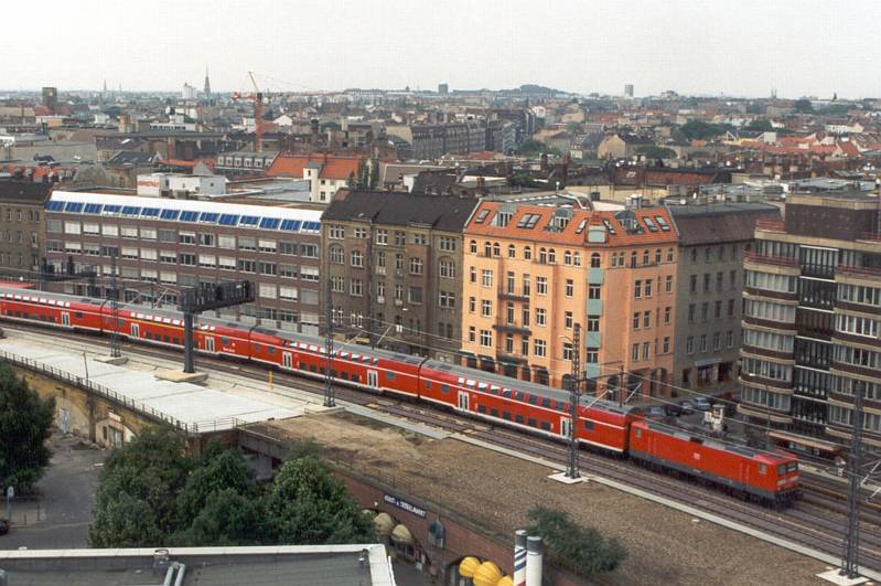 Lok der BR 112 vor Einfahrt in den Bhf. Berlin Alexanderplatz.