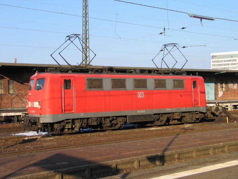 Lok der BR 141  Knallfrosch  in Kassel Hbf.