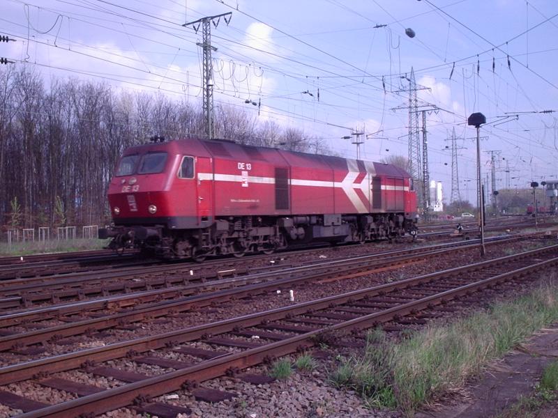 Lok DE 13 der H�fen und G�terverkehr K�ln (HGK) am Gremberger Rangierbahnhof, nachdem sie einen Kesselwagenzug abgestellt hat.  Von dieser Baureihe gibt es nur 2(!) Loks in Deutschland(beide bei der HGK eingestellt)