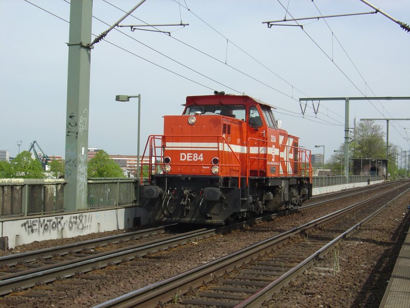 Lok DE 84 der HGK (Hfen und Gterverkehr Kln). Aufgenommen am 21.4.2007 auf der Sdbrcke in Kln.
