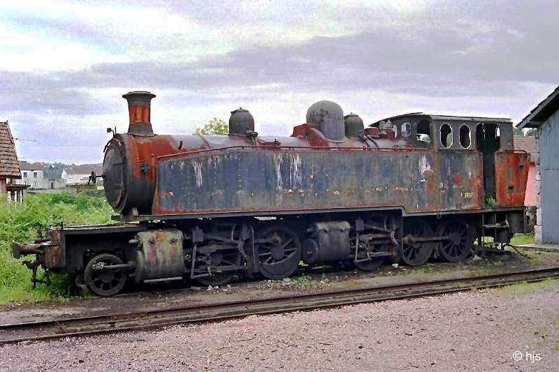 Lok E 213 in Lousado (5. Mai 1988). Henschel lieferte von 1911 bis 1923 insgesamt achtzehn dieser Maschinen mit der ungewhnlichen Achsfolge (1'B)C nach Portugal.
E 206 wird heute unter der Regie des Vereins  La Traction  wie E 164 fr Sonderfahrten bei der CJ im Schweizer Jura vorgehalten. Mehr dazu in der Kategorie Schweiz / Galerien / Sonstiges. 