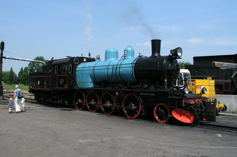 Lok E2 1040 (ehemals SJ) der ZLSM in BW Simpelveld Juli 2001
http://www.zlsm.nl/