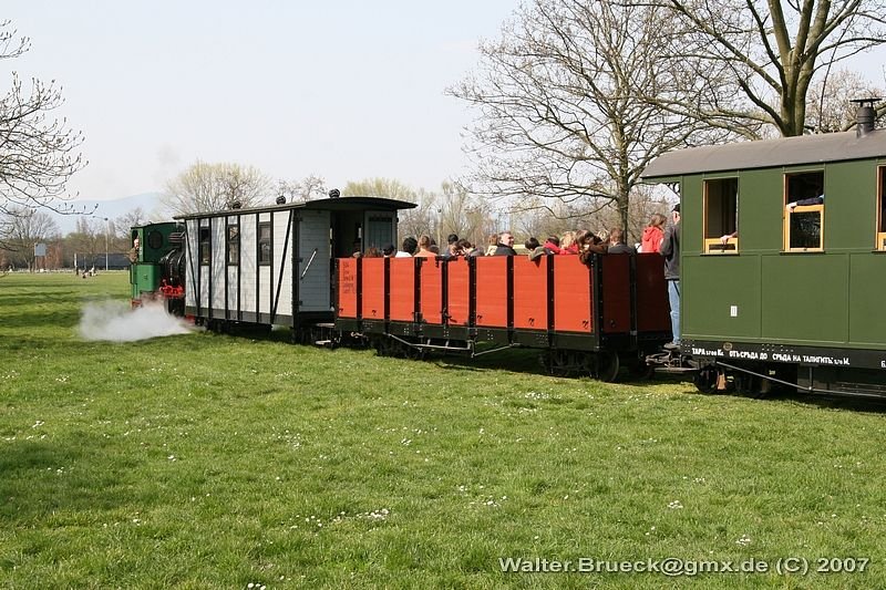 Lok FFM 6 Anfahrt mit Personenzug - Weitere Fotos vom Teddybren-Tag am 01.04.2007 siehe auch auf http://www.schmalspuralbum.de/