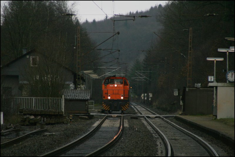 Lok G1700 (Lok 42) der KSW durchfhrt den kleinen Haltepunkt Littfeld als Lz von Finnentrop Richtung Siegen. (08.12.07)
