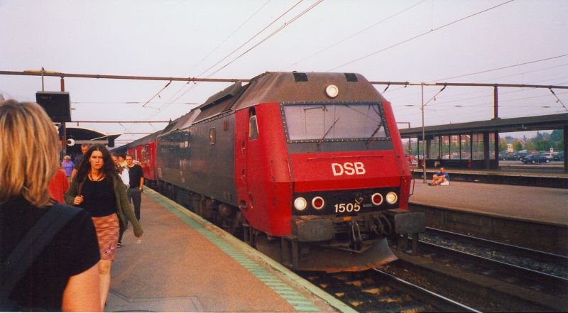 Lok ME 1505 bei der Einfahrt in Roskilde mit der weiterfahrt nach Kopenhagen (2002)