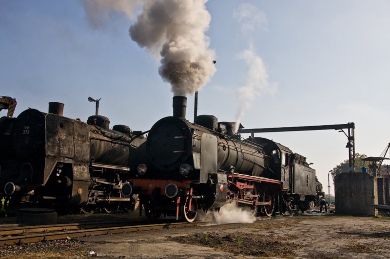 Lok Ok1-359 nach dem bekohlen und Wasser fassen

BW Wolsztyn am 13.10.2008