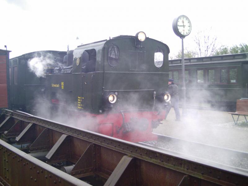 Lok Schwarzbach im Bahnhof Schierwaldenrath
Ostersonntag 2006