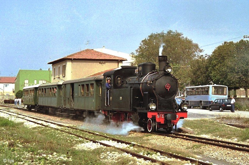 Lok SFS 5 verlsst den Bahnhof Sorso (10. September 1989)