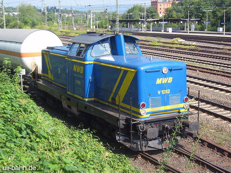 Lok V 1252 im Anschlussgleis zum Kalle-Albert-Industriepark in Wiesbaden-Ost am 23.8.2006