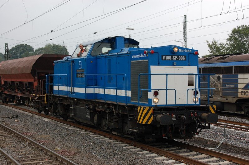 Lok V100-SP-006 (ex-DB 202 340-6) der Gleisbaufirma SPITZKE SPOORBOUW BV NL am 13.07.2007 im Hauptbahnhof Dlmen/Westfalen im Mnsterland. Die Lokomotive bewegt gerade einen Schotterzug und trgt den Spitznamen  Marieke .