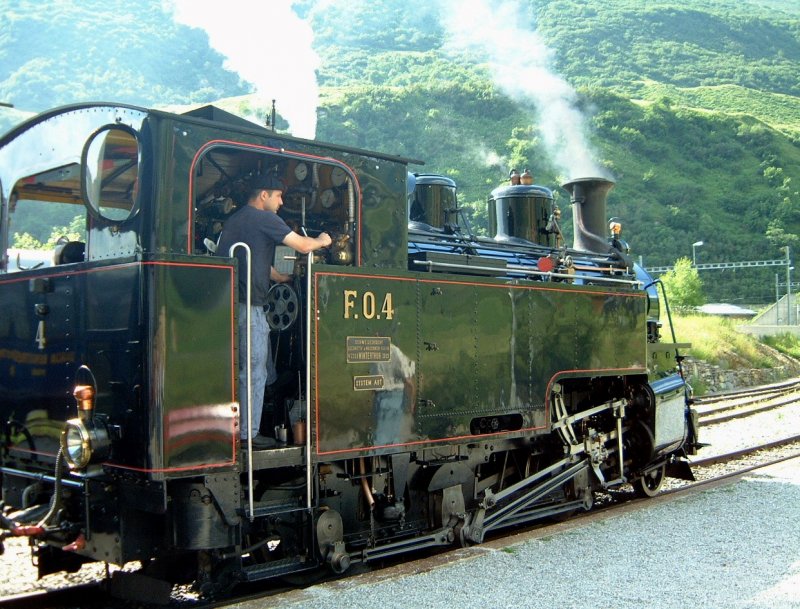 Lok wird vorbereitet fr die Fahrt von Realp nach Gletsch 10.07.2008