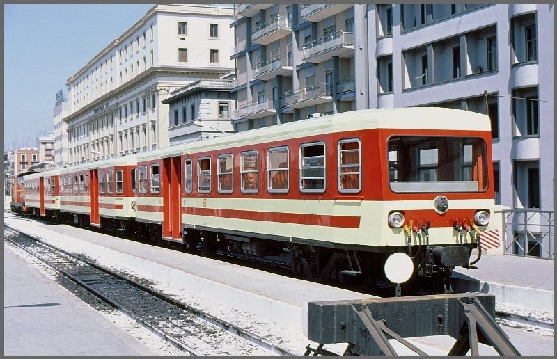 Lokgefhrter Pendelzug der FCL in Bari. (Archiv 07/86)