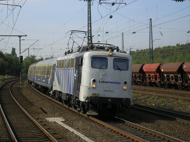 Lokomotion 139 312-3 mit Partyzug zum Eurostrand Finthel in
Bochum Ehrenfeld.(19.09.2008)