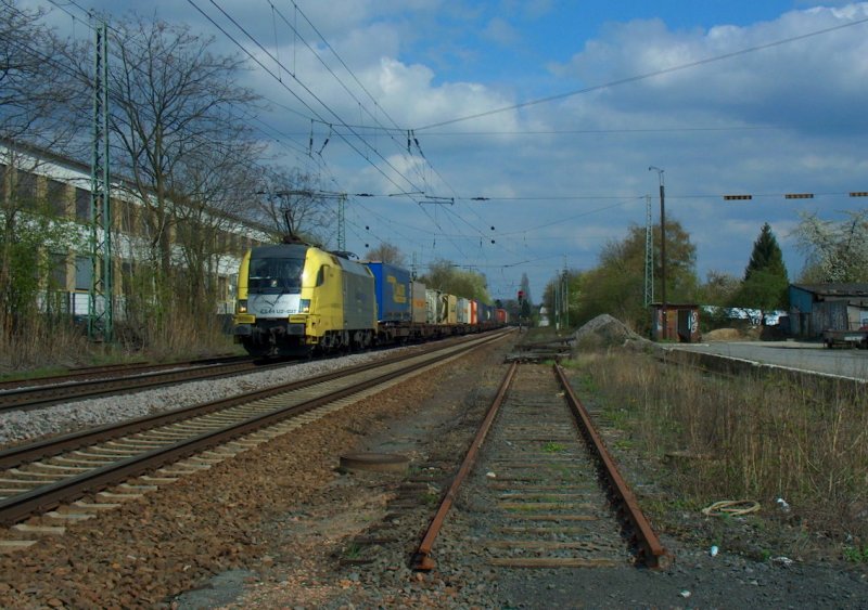 Lokomotion ES 64 U2-037 (182 537-1 D-DISPO) mit dem TEC 43258 von Verona-Quadrante Europa (I) nach Kln Eifeltor, in Wiesbaden-Schierstein; 15.04.2008