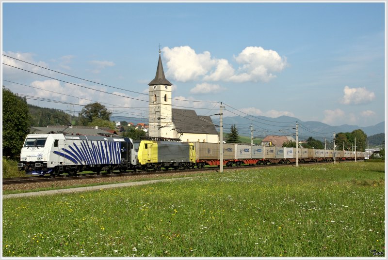 Lokomotion Ewals Cargo Care - Containerzug SKGAG 41282 f�hrt mit den Loks 185 662 und 189 917 von Tarvisio nach Salzburg.Auch dieser Zug wurde aufgrund der Tauernbahnsperre �ber das Mur/Paltental umgeleitet.
Kammern 23.09.2009