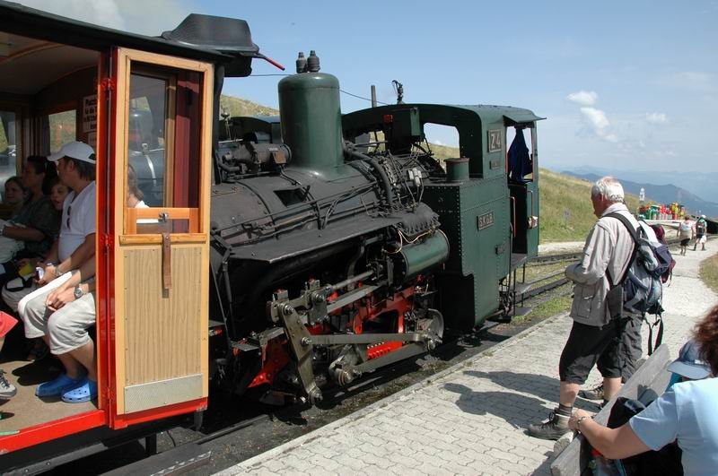 Lokomotiv-Oldtimer Z4 der SKGB in der Station Schafbergspitze im August 2007