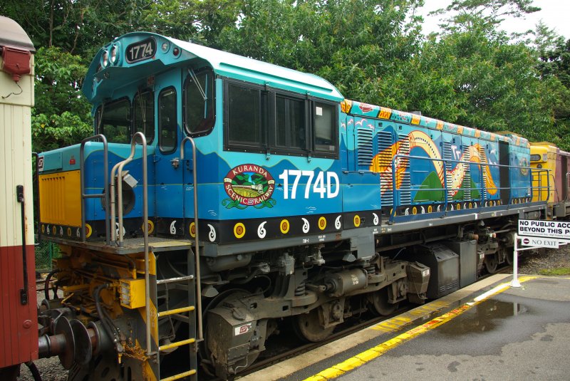 Lokomotive der Kuranda Scenic Railways. Aufgenommen im Bahnhof von Kuranda, Queensland, Australien. Diese Lok fhrt im planmigen Verkehr zwischen Cairns und Kuranda im Norden von Queensland in Australien. Aufnahme stammt aus 2007