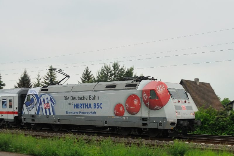 Lokportrait von 101 144  Hertha BSC  kurz vor Zwingenberg/Bergstrasse am 14. Mai 2009.