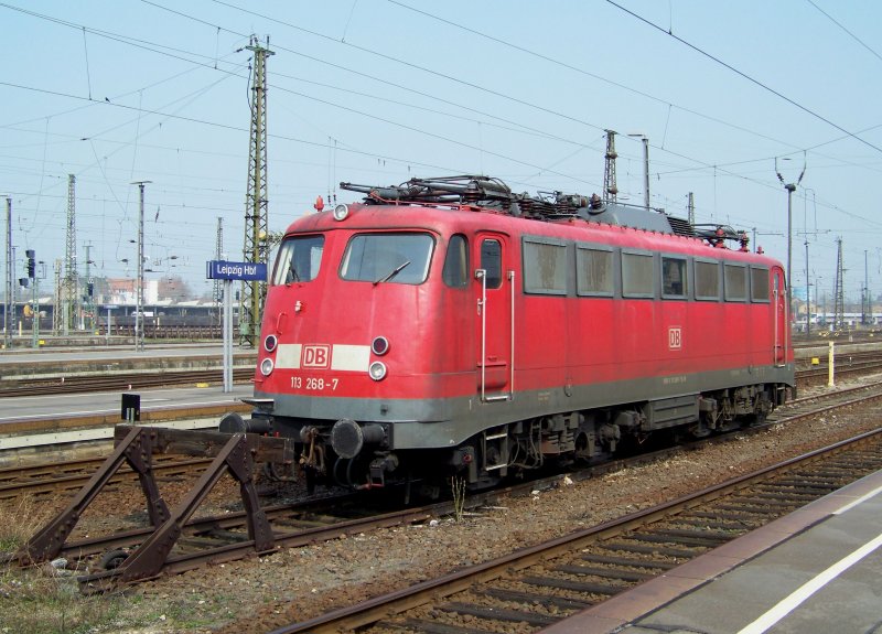 Lokportrait der 113 268-7. Hier steht sie und wartet auf den nchsten Einsatz. Leipzig Hbf den 04.04.2009