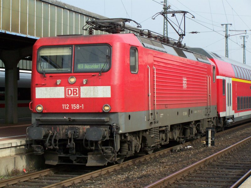Lokportrait der Br.112 158-1 in Dortmund Hbf. Sie zog den RE11 nach Dsseldorf Hbf. Aufgenommen am 4.Oktober 2007 in Dortmund Hbf