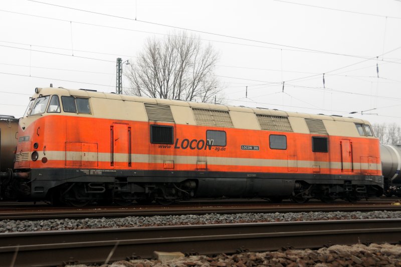 Lokportrait von Locon 301 (Ex 228 656). Aufgenommen an der KBS 651 am 10.03.09 .