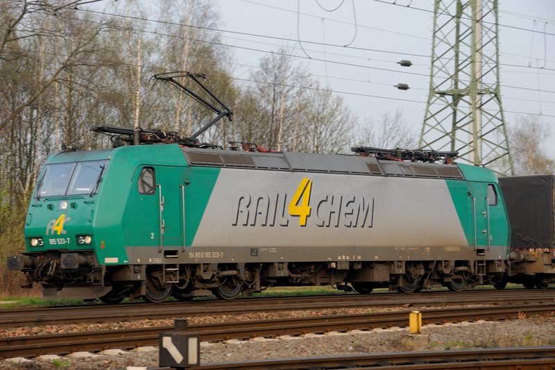 Lokportrait der privaten Art: 185 533-7 der  RAIL 4 CHEM  auf der Gterumfahrung im Gremberger Norden. (April 2009).