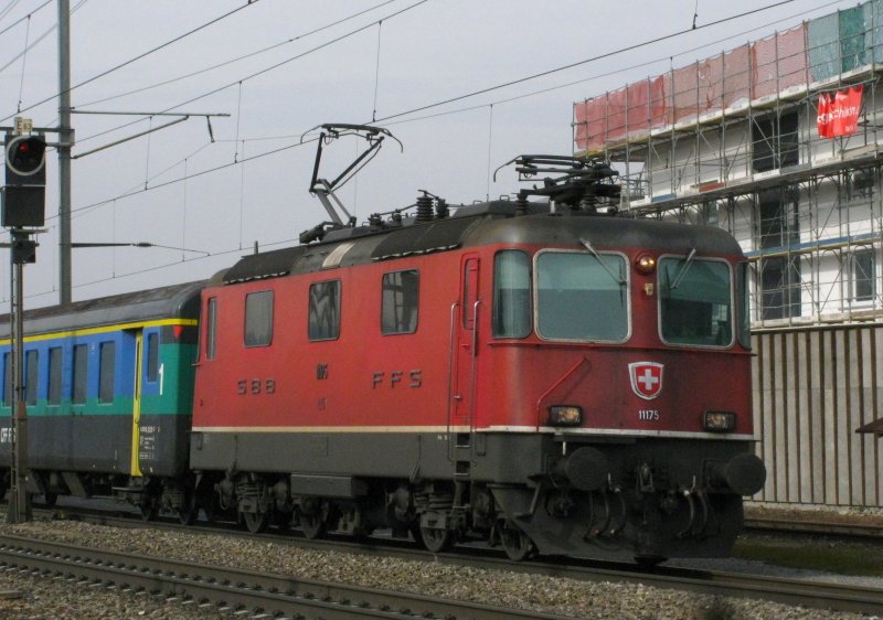 Lokportrait der Re 4/4 II 11175 am 14.03.2009 bei Rheinfelden.