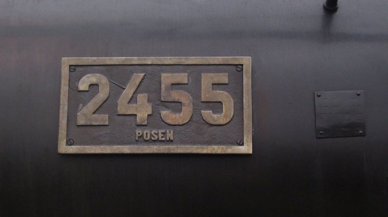 Lokschild der 2455 Posen, am Zug der Erinnerung in Weimar; 27.01.2008