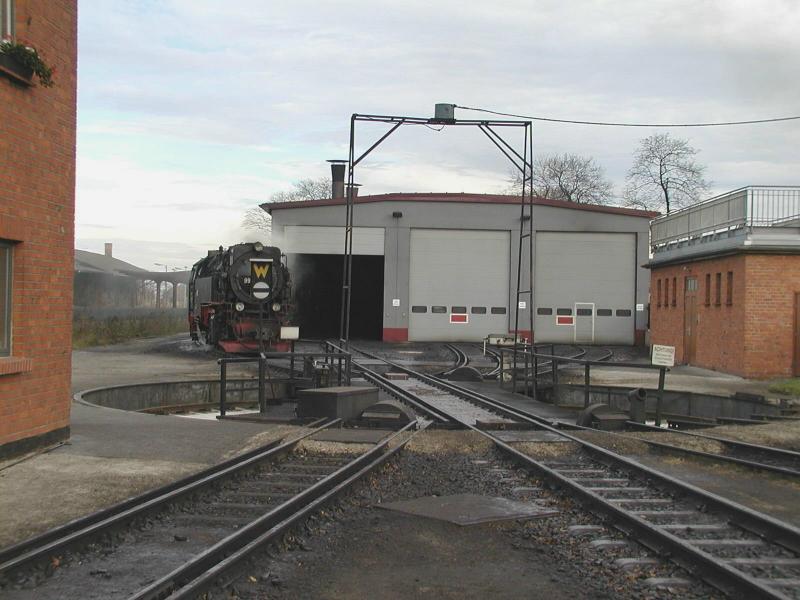 Lokschuppen und Drehscheibe knnen auch normalspurig genutzt werden.