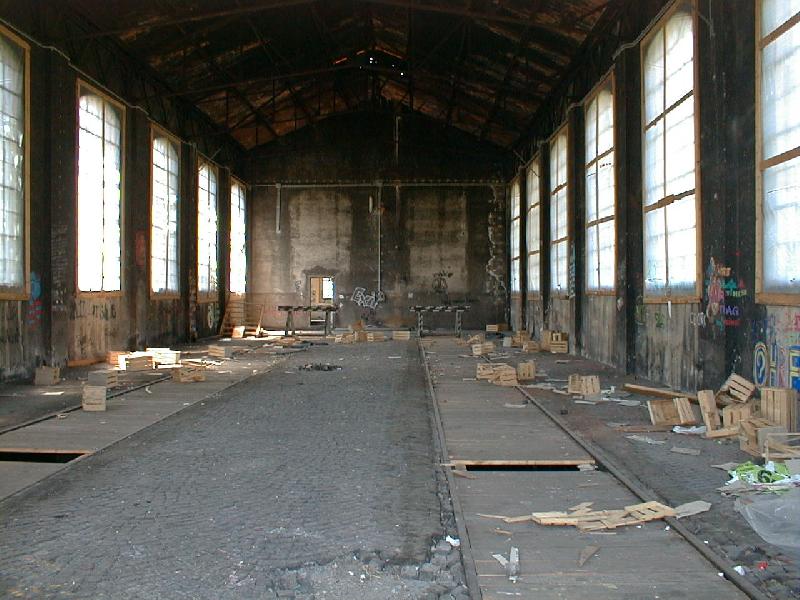 Lokschuppen in Mals,innen um 2001(Archiv P.Walter)