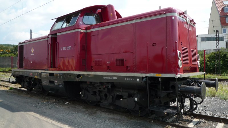 Lokschuppenfest am 05. Juli 2009 im Eisenbahnmuseum Wrzburg. Neben einem Einblick in den Lokschuppen, Besichtigen aller Museumswagen und einer Echtdampf Spur G Anlage konnte man auch mit der V 100 1200 fahren, die vom Verein mhevoll aufgearbeitet wurde und seit Januar 2009 wieder in Wrzburg ist.