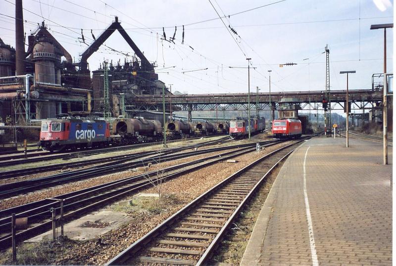 Lokwechsel der SBB Loks fr die Flssigeisenzge in Vlklingen (D).
