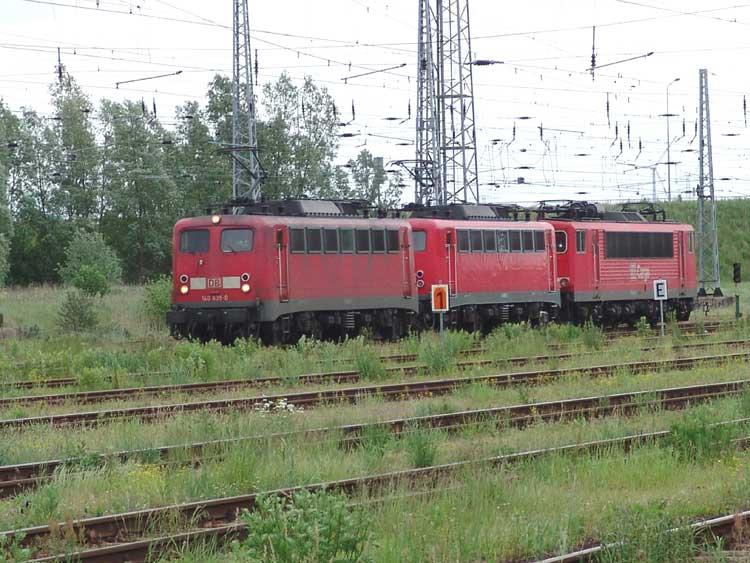 Lokzug bei der Einfahrt in den Cargo-Bahnhof Rostock-Seehafen.Aufgenommen am 06.06.05 in Hhe Aufsicht.
