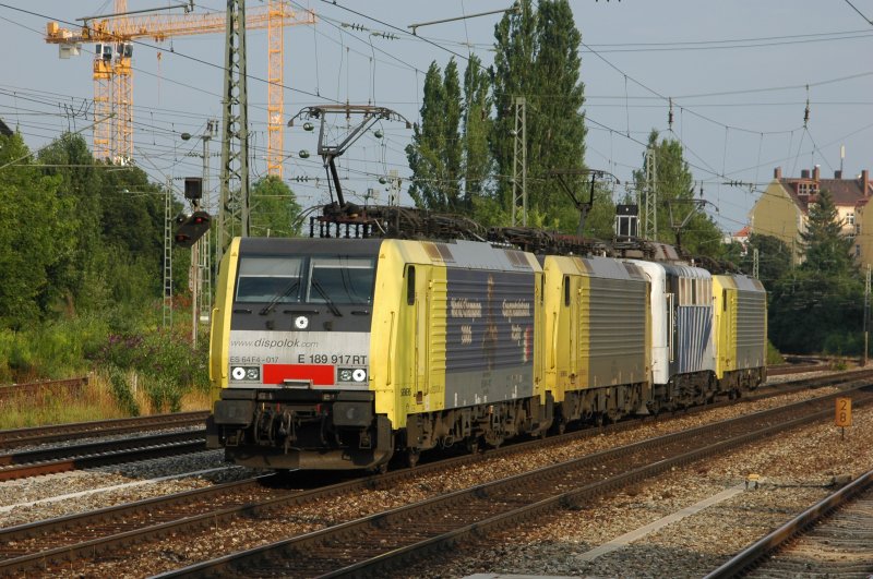 Lokzug bestehend aus ES64 F4-017,014, der abgeb�gelten Lomo 139 und F4-008 am 26.07.08 am Heimeranplatz