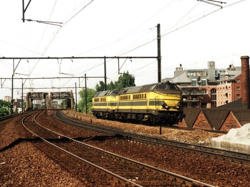 Lokzug bestehende aus 5133 und 5158 auf Bahnhof Antwerpen Dam am 21-5-2001. Bild und scan: Date Jan de Vries