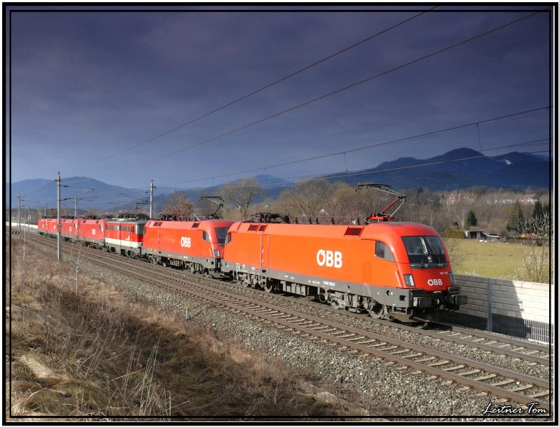 Lokzug mit sechs 1x16 und einer 1x42 fhrt von Bruck an der Mur nach Wien.
Kapfenberg 3.2.2008