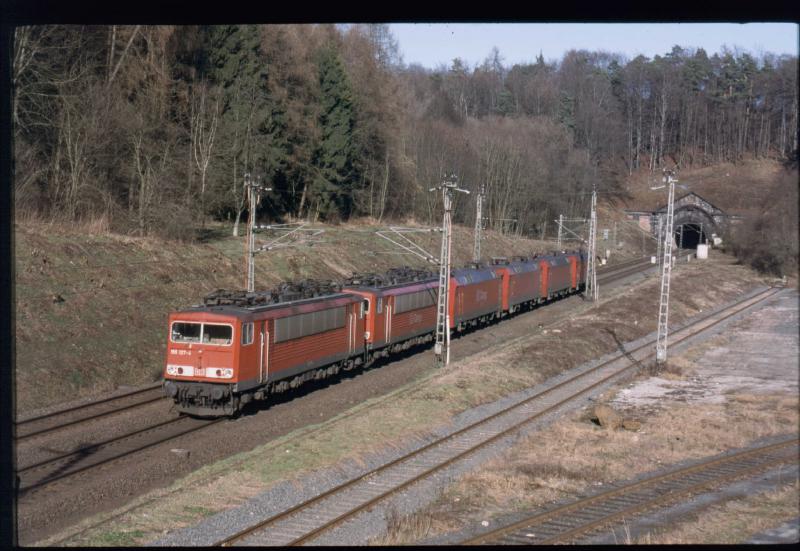 Lokzug verlt den Schlchterner Tunnel Frhjahr 2003