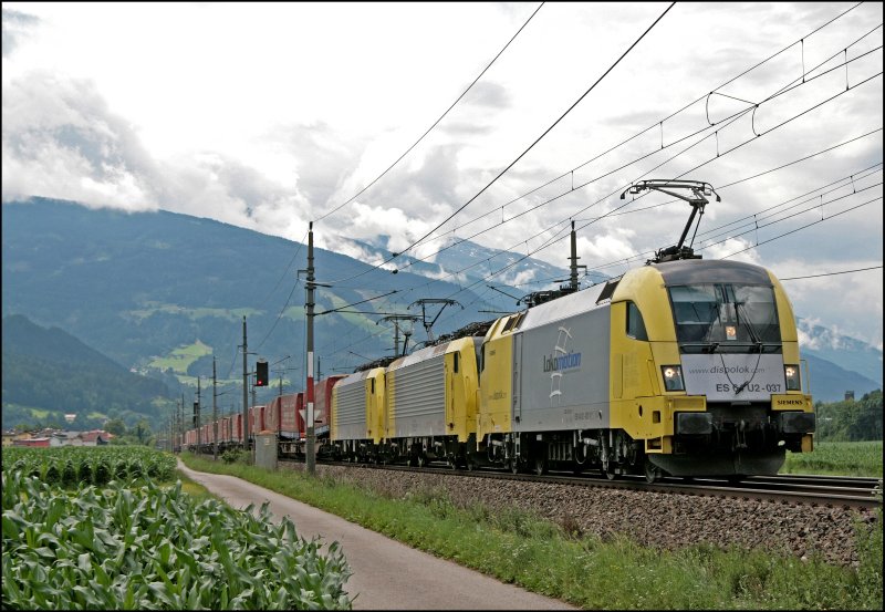 LomoPower: ES64U2-037 und zwei E189er haben wenig Mhe den  WINNER-Express  in Richtung Mnchen zubringen. (08.07.2008)