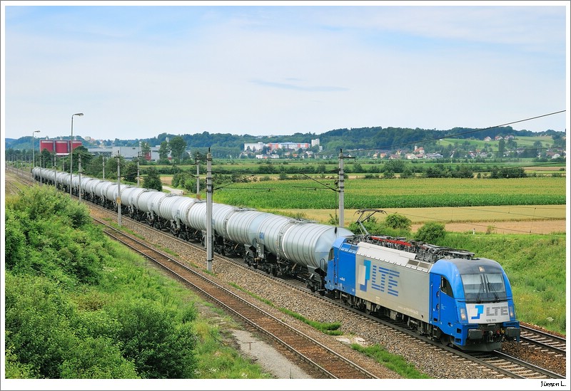 LTE 1216.910 mit dem 47983 (Pag-Gs) bei Amstetten, 12.07.2009.