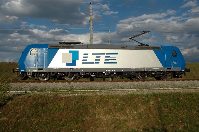 LTE 185 528 nach dem Abhngen des Containerzuges aus Duisburg im Carog Center Graz am 11.5.2005