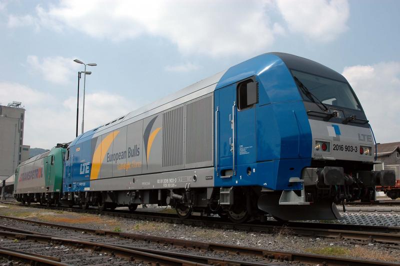 LTE 2016 903 und R4C 185 543 bei ihrer Ankunft am 23.5.2005 am Graz-Kflacher Bahnhof