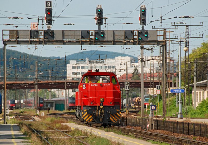 LTE 2150.901 verlt Wien Penzing. Die Aufnahme entstand am 13.09.2009.