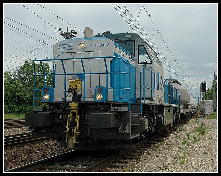 LTE 2170 001-8 (Mak 1700BB) am 19.5.2006 bei der Einfahrt in Wien Liesing als BED 71395. In diesem Fall kam der Zug mit leeren Zementwaggons aus dem Holcimwerk in Waldmhle in der Nhe von Wien zurck. 