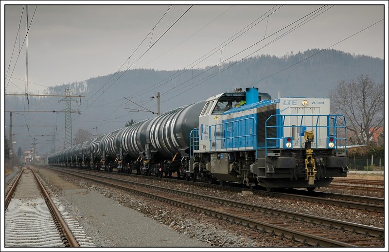 LTE 2170 001 „Johanna“ mit dem  Neubaukesselwagenleerzug 95974 nach Graz, aufgenommen am 31.1.2008 in Graz-G�sting.