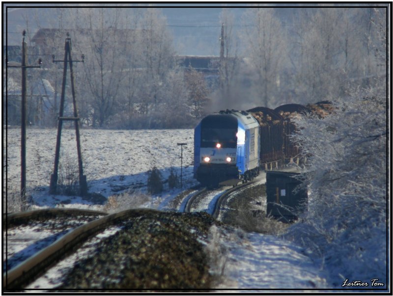 LTE Diesellok 2016 904 fhrt mit einen Kurzholzzug von Knittelfeld nach Pls.
Fotografiert in Fohnsdorf 27.12.2007